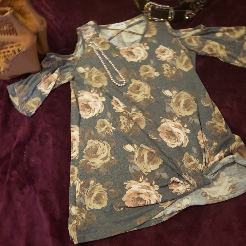 Open shoulder cross chest Blouse